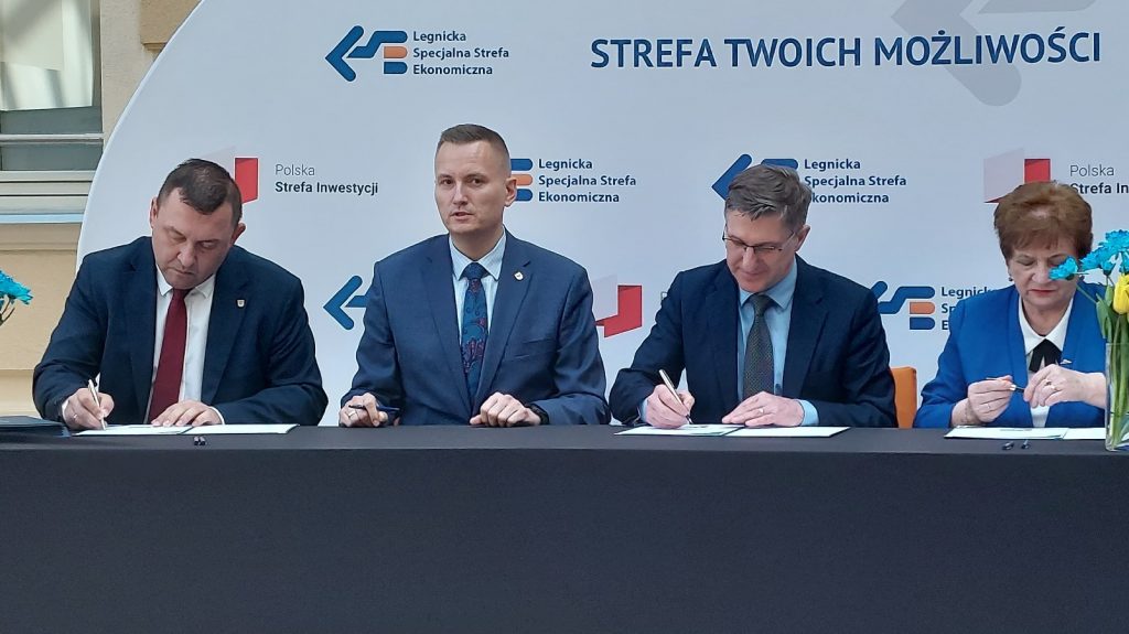 2. Fotorelacja z podpisania listu intencyjnego sprawie powołania Klastra Wodorowo-Energetycznego Powiatu Legnickiego.
